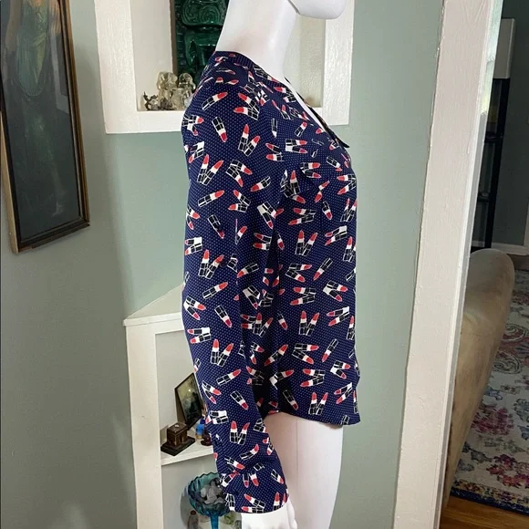 NWT New Express Novelty Navy Blue Lipstick Women's Top shirt blouse xs XSmall - Picture 8 of 14